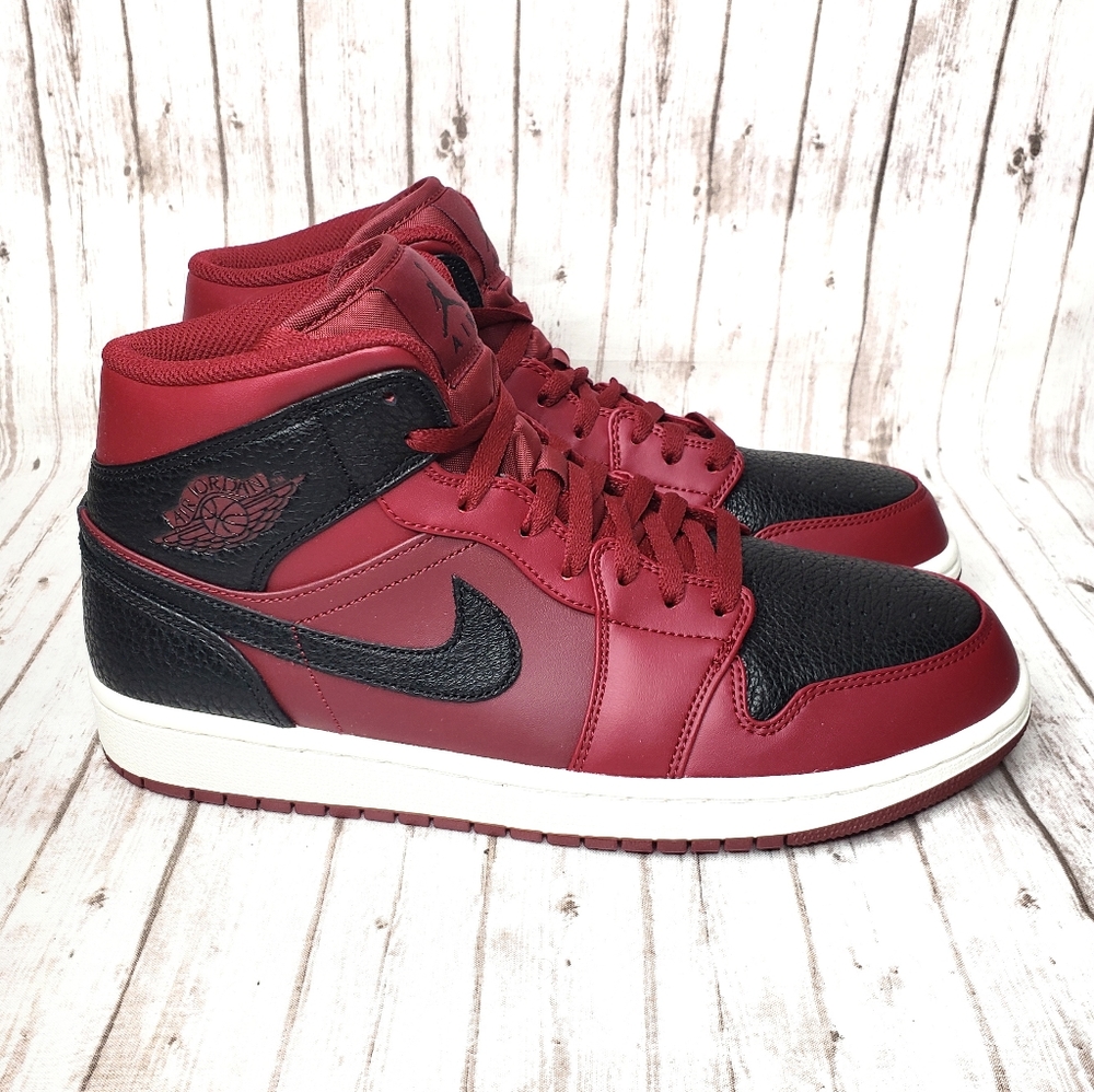 NEW Jordan 1 Retro Mid Team Red Black